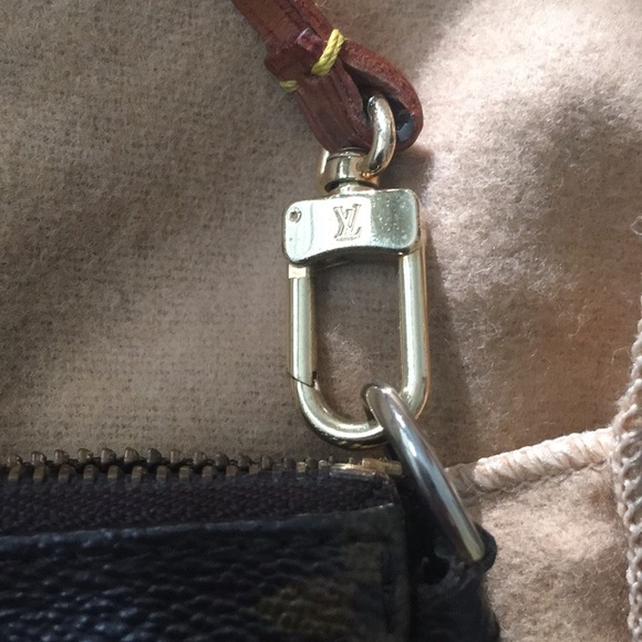 Louis Vuitton Monogram Pochette - Picture 3 of 7